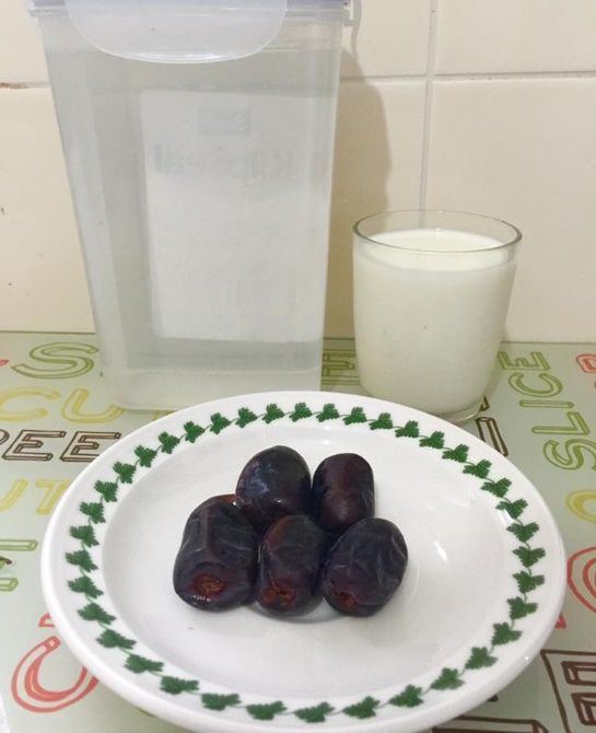 susu dan kurma