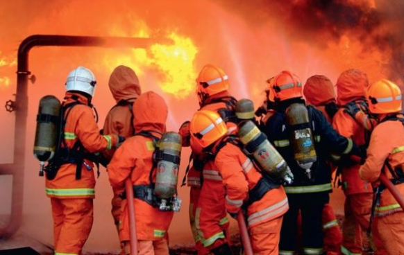 Frontliner: Berapa Gaji Mereka Dibandingkan Dengan Pengorbanan Yang Dilakukan?