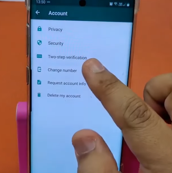 Scammer Curi Akaun WhatsApp & Tipu Rakan Anda. Ini Cara Elakkan Akaun WhatsApp Dicuri