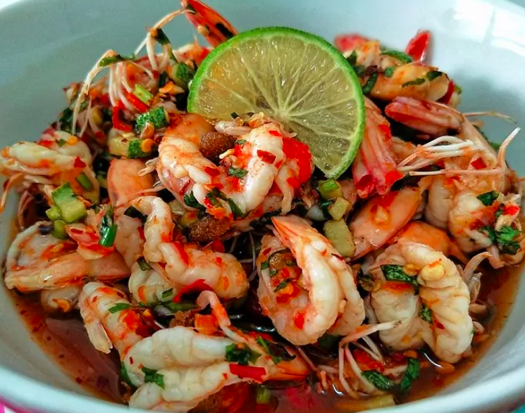 Peminat Seafood Mesti Suka Resepi Udang Spicy Sweet Sour Ini. Celur-Celur, Siap!